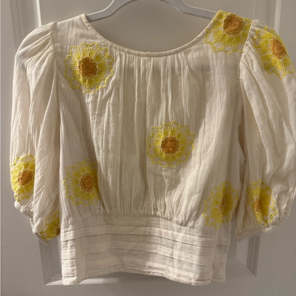 Free People white top with embrodered flowers